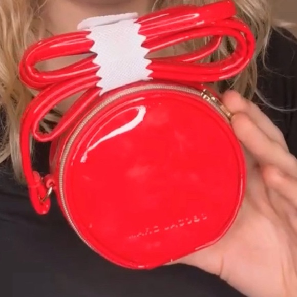 Marc Jacob’s cherry Red Circle Patent Leather Mini Crossbody Bag NEW - Picture 1 of 9